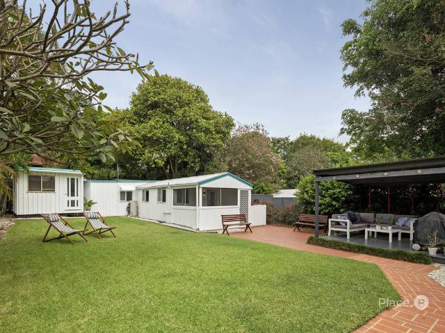 House for sale in Nudgee Beach