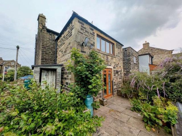 Cottage for sale in Holmfirth, Scholes