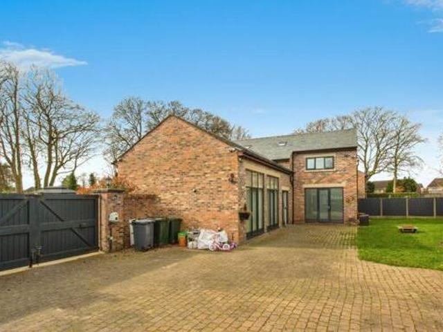 House for sale in Roby Mill, Lancashire