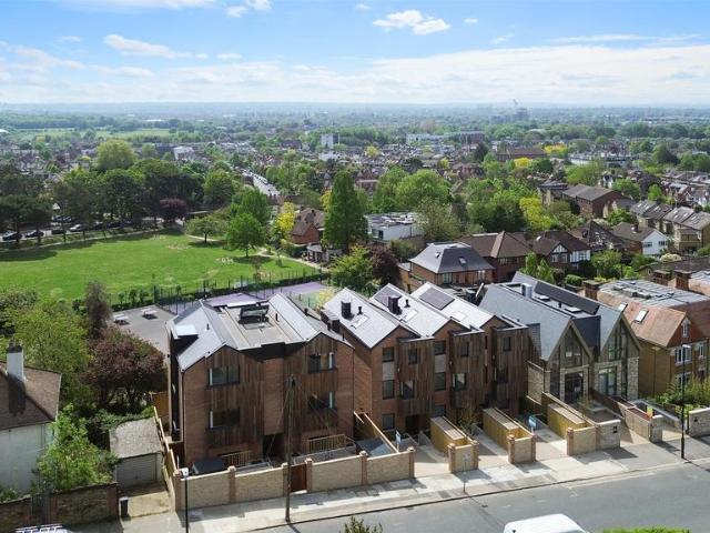 House for rent in London Borough of Merton, Raynes Park