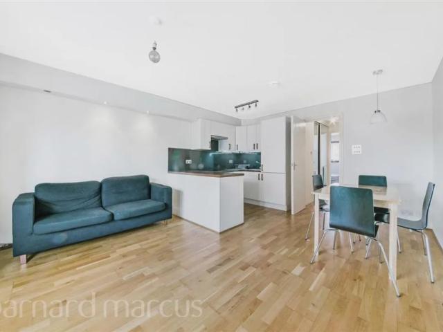 Room for rent in London Borough of Ealing, Park Royal
