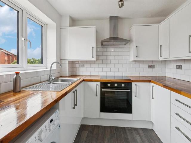 House for rent in London Borough of Ealing, Park Royal