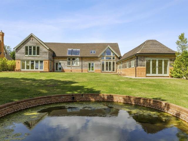 Apartment for rent in Pachesham Park, Surrey