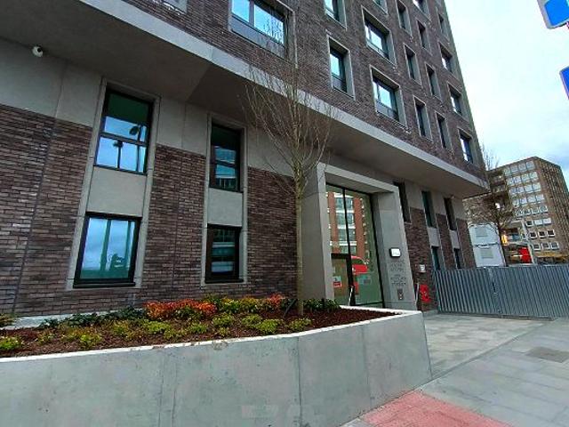Apartment for rent in Poplar Grove, Greater London