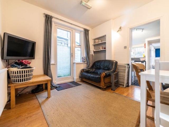 House for rent in Plasnewydd, Falcon Lodge