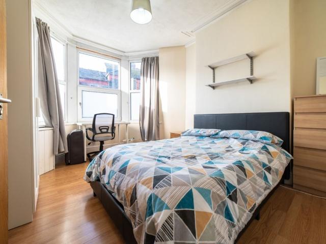Room for rent in Plasnewydd, Falcon Lodge