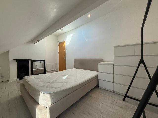 Room for rent in Plasnewydd, Falcon Lodge