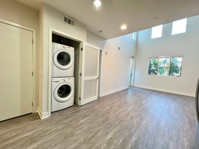 Apartment for rent in Canoga Park, California