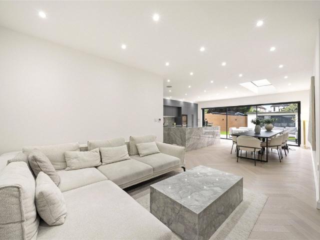 House for rent in Hinchley Wood, Elmbridge