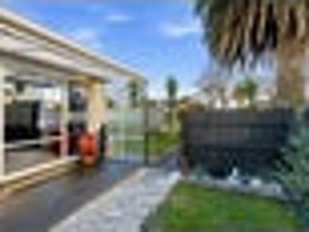 House for sale in Chaslands, Canterbury