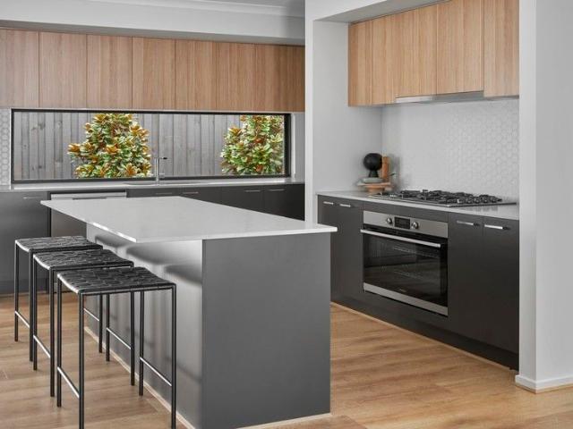 Cottage for sale in Morwell, Victoria