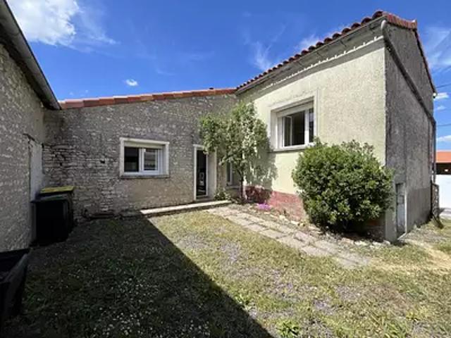Maison vente à Confolens, Coulonges