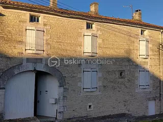 Maison vente à Confolens, Coulonges