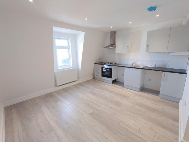 Apartment for rent in Caterham on the Hill, Tandridge