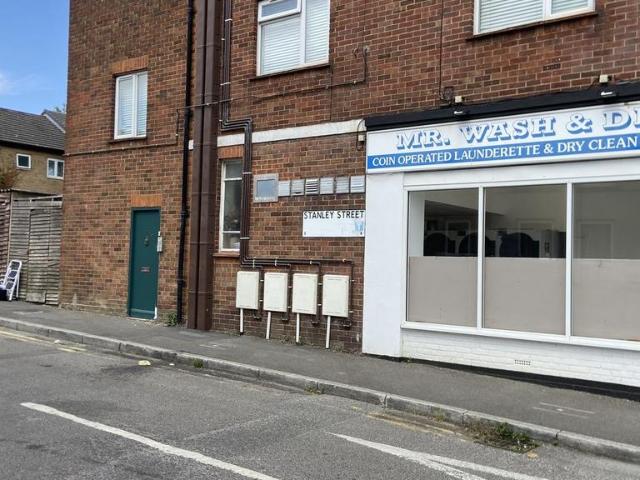 Apartment for rent in Caterham on the Hill, Hillview