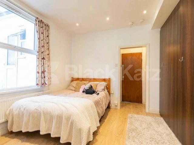 Apartment for rent in Queen's Park, Greater London
