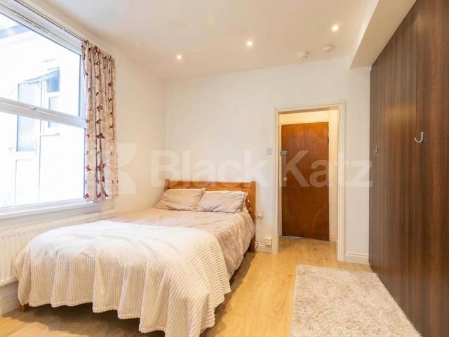 Apartment for rent in Queen's Park, Greater London