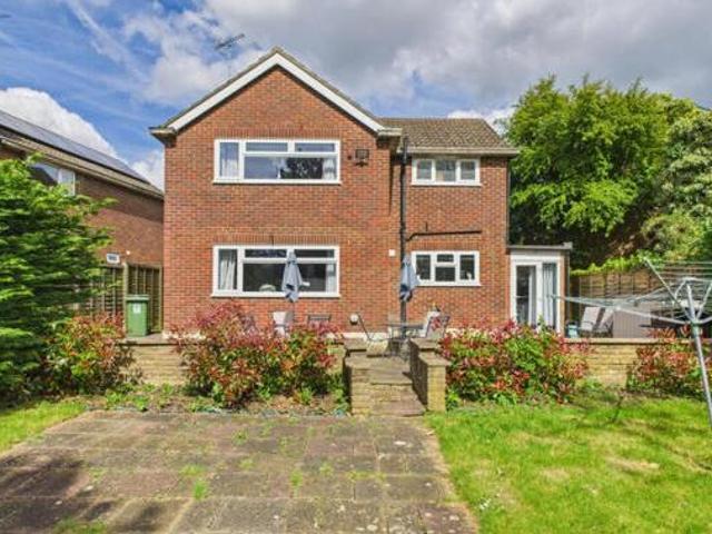 House for sale in Counters End, Pouchen End