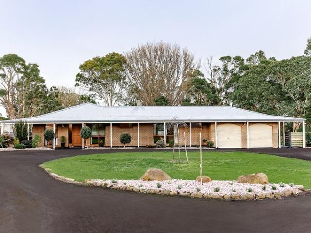 House for sale in Bushfield, Victoria