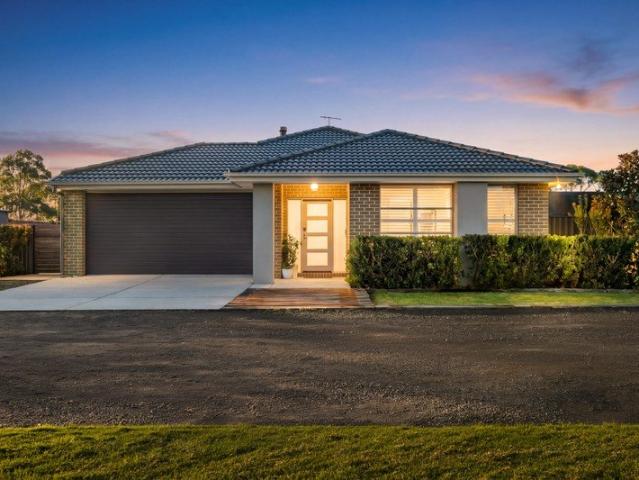 House for sale in Lethbridge, Victoria