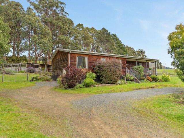 House for sale in Geeveston, Huon Valley