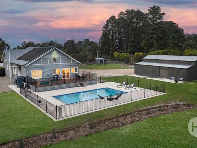 Cottage for sale in Camerons Creek, Victoria