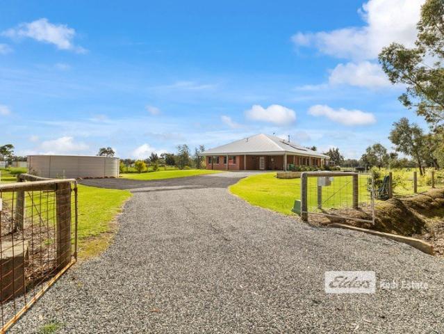 Cottage for sale in Cookernup, Western Australia