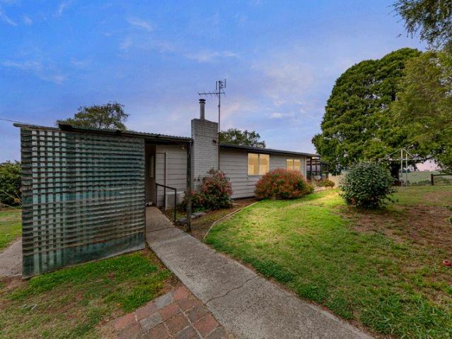 Cottage for sale in Poowong, Victoria