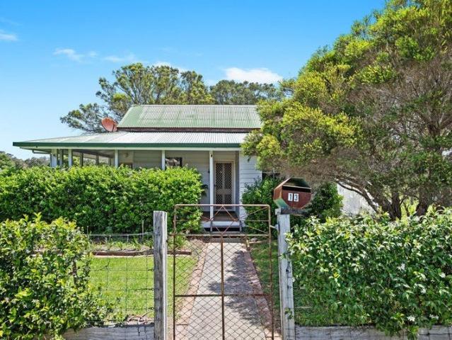 Cottage for rent in Crows Nest, Queensland