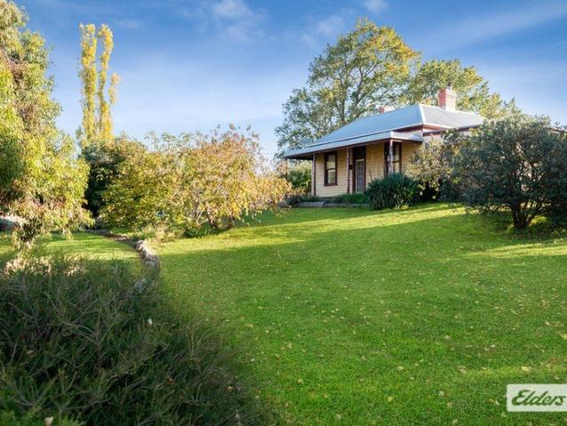 Cottage for sale in Kyneton, Victoria