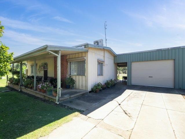 Cottage for sale in Gapsted, Victoria