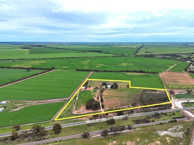 Cottage for sale in Castle Donnington, Victoria