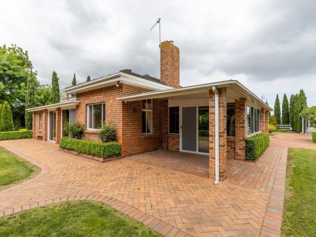 Cottage for sale in Maffra, Victoria