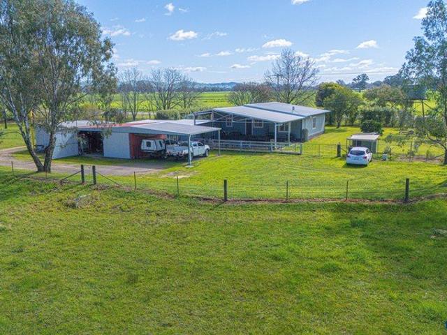 House for sale in Whorouly East, Victoria