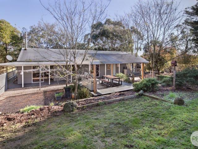 Cottage for sale in Buninyong, Victoria