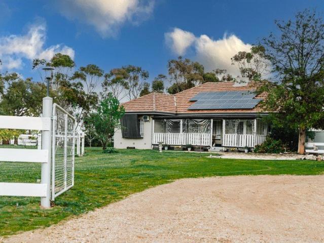 Cottage for sale in Banyena, Victoria