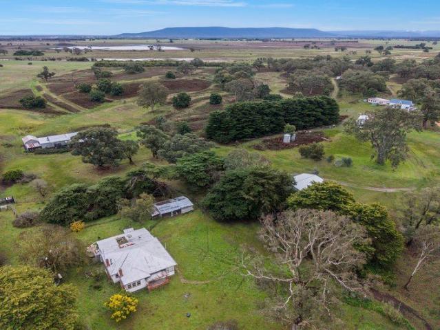 Cottage for sale in Dunkeld, Victoria