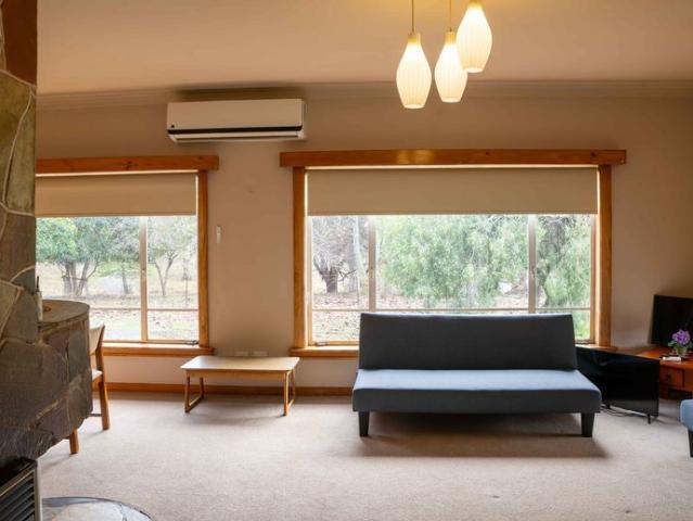 House for rent in Kergunyah, Victoria