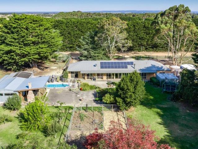 Cottage for sale in Winchelsea, Victoria
