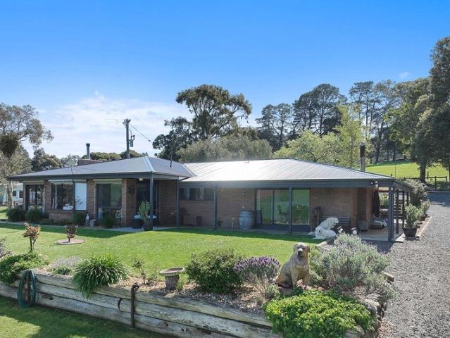 Cottage for sale in Leongatha North, Leongatha