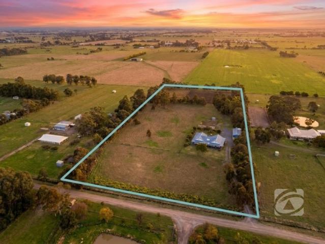 Cottage for sale in Camerons Creek, Victoria
