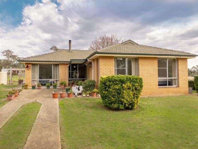 Cottage for sale in Binalong, New South Wales