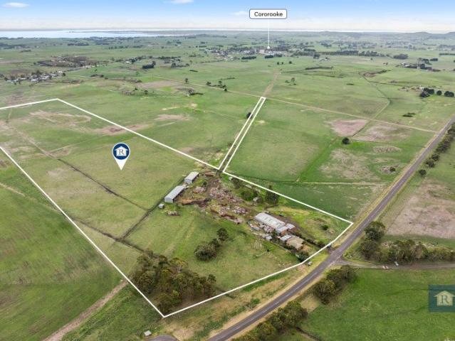 Cottage for sale in Larpent, Victoria