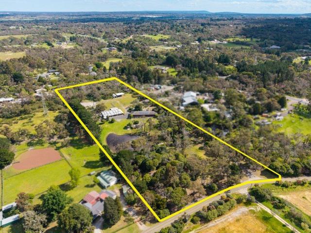 Cottage for sale in Pearcedale, Melbourne