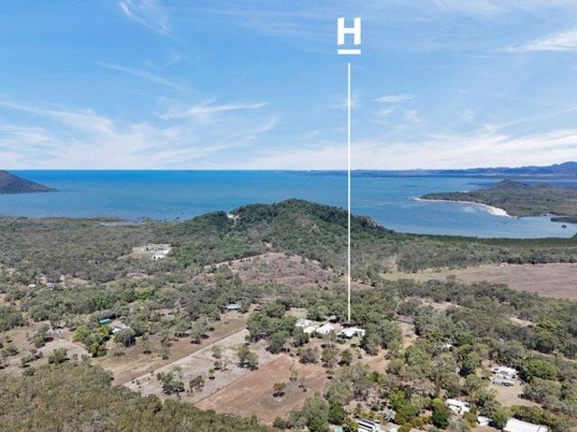 House for sale in Cape Hillsborough, Ball Bay