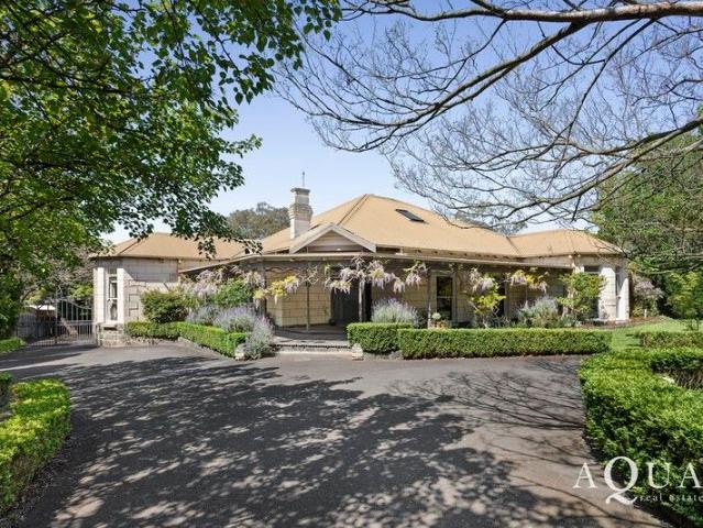 Cottage for sale in Mount Eliza, Victoria