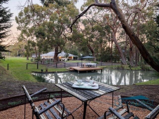 Cottage for sale in Camerons Creek, Victoria