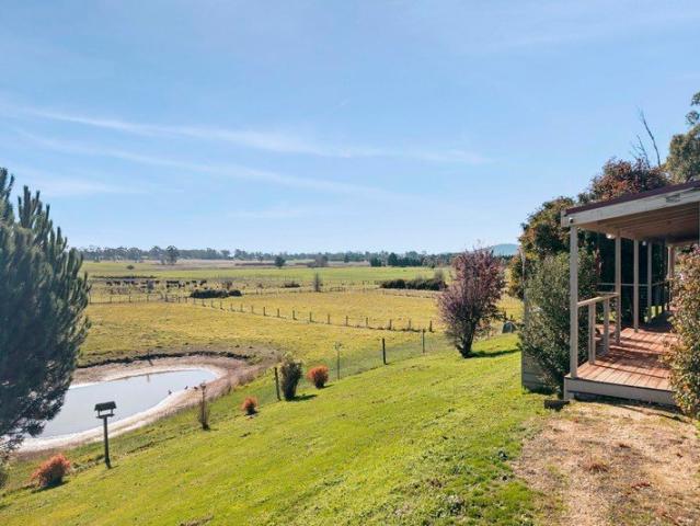 House for sale in Carlsruhe, Victoria