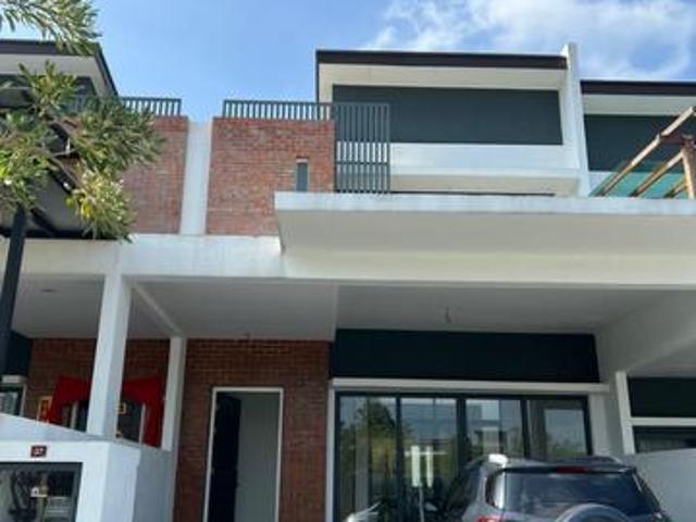 Terraced House for sale in Malaka