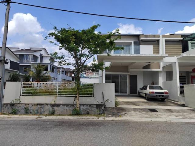Terraced House for sale in Malaka